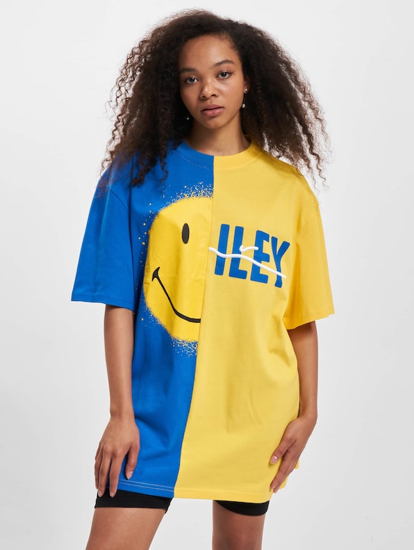 KU223-009-1 KK Signature Split Smiley® Tee-1