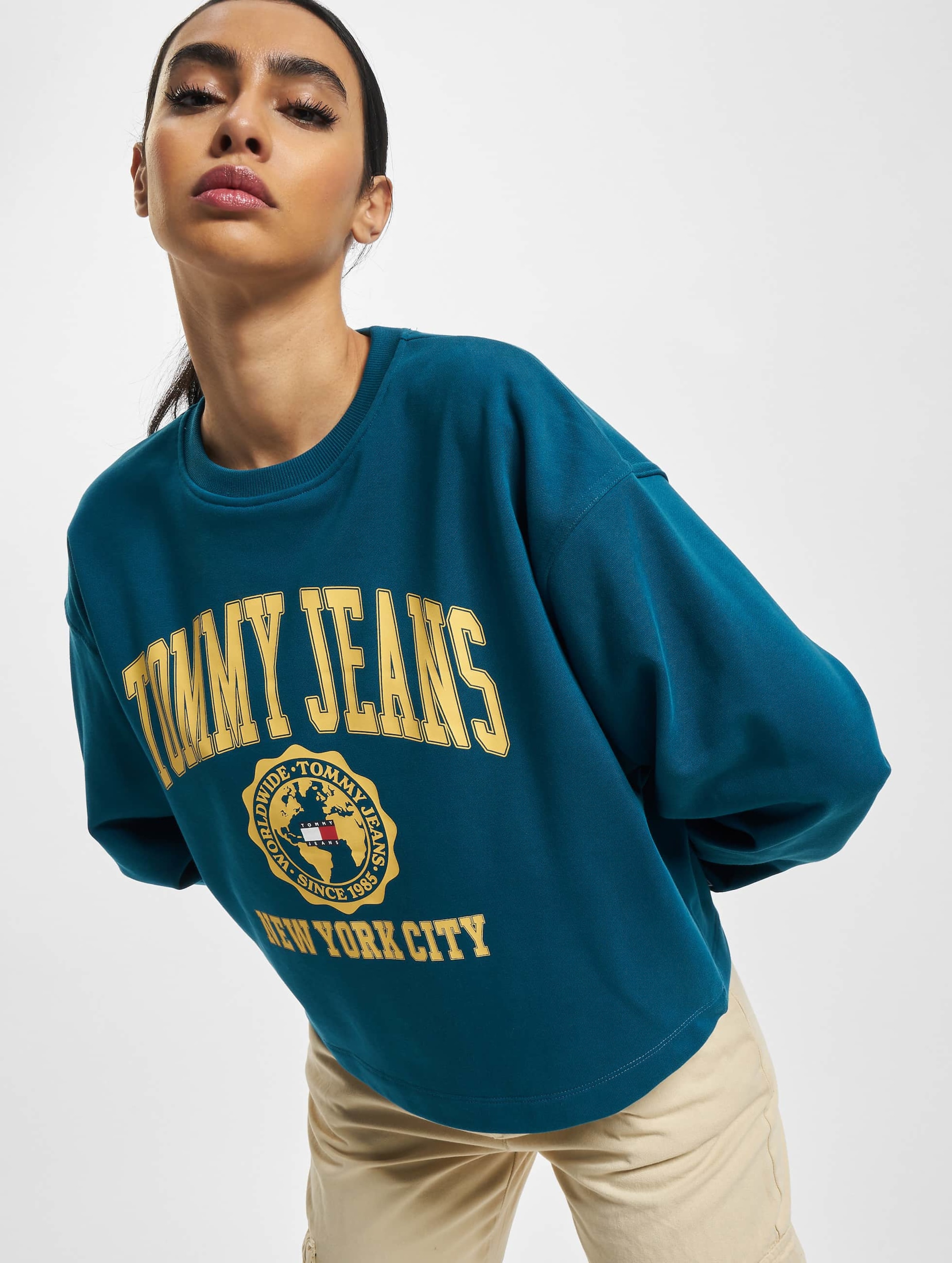 Tommy jeans crest hot sale crew neck sweatshirt