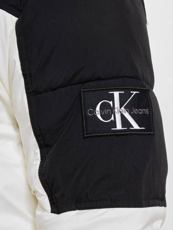 Calvin Klein Blocking Non-Down Puffer Jackets-4