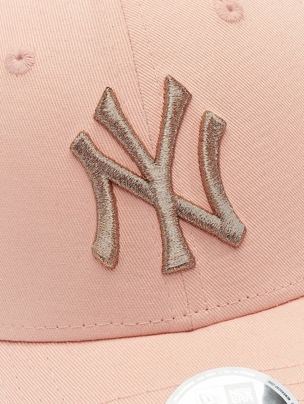 MLB New York Yankees Metallic Logo 9Forty -3