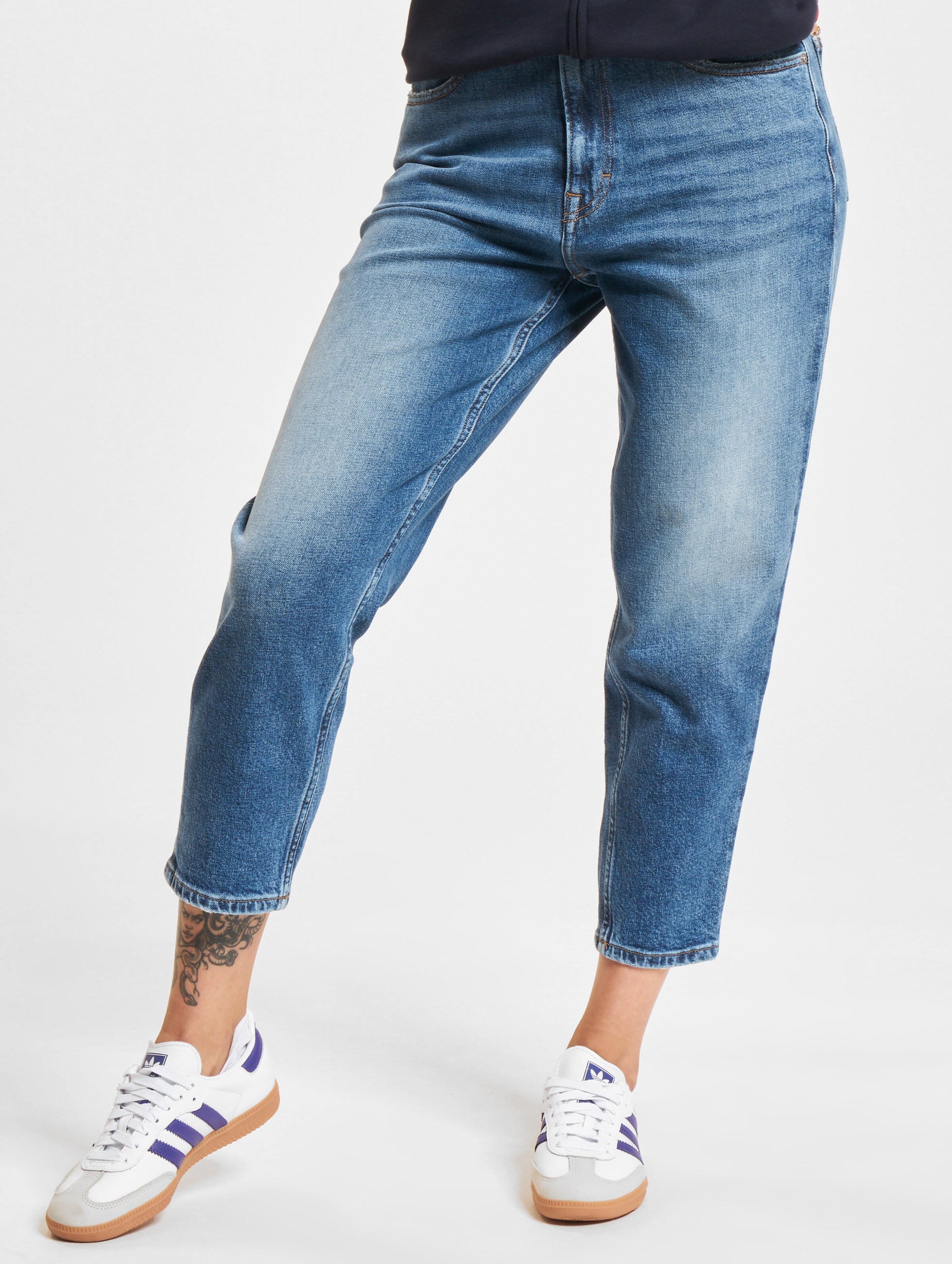 Tommy Jeans Mom Tapered op kleur blauw, Maat 30/30