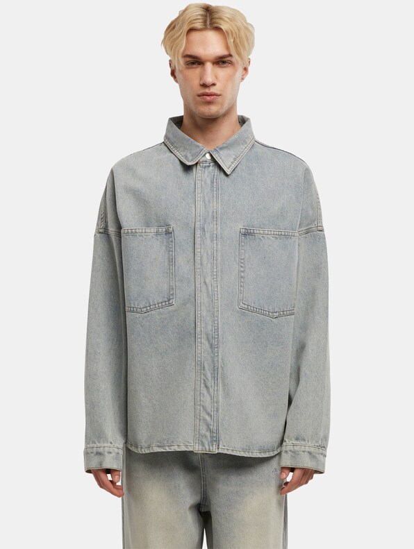 Oversized Jeans Over Shirt-2