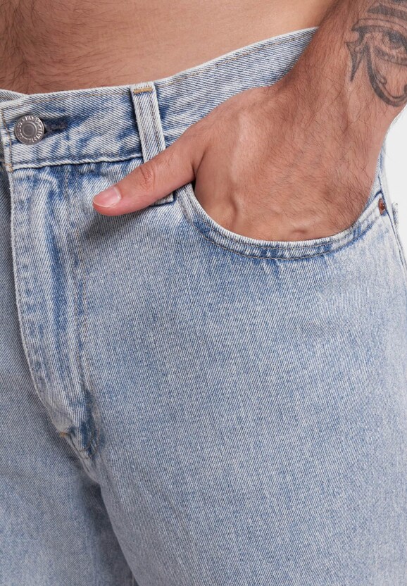 Levis Stay Loose Tapered Crop Jeans-5