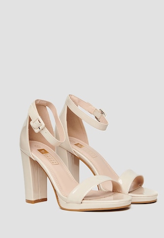 77 Schuh Sandalette