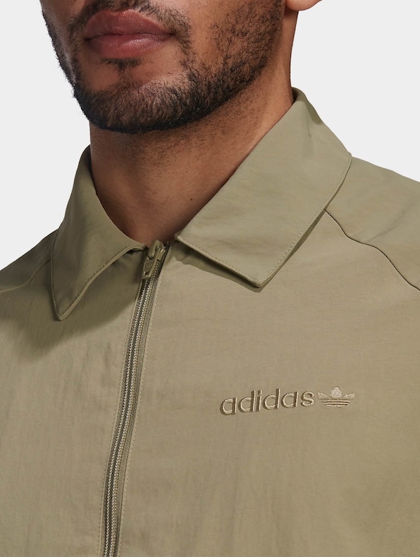 Trefoil Coach-3
