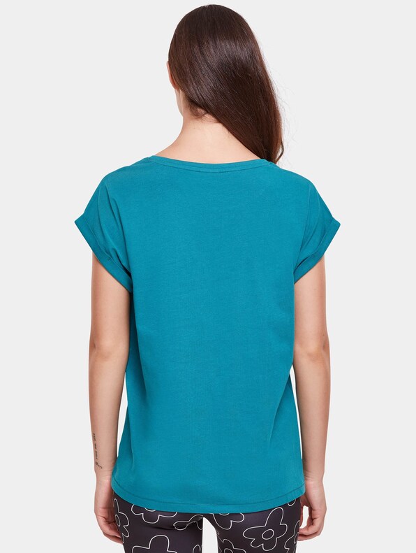 Extended Shoulder -1