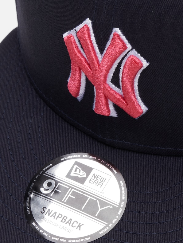 New York Yankees MLB Outline-3