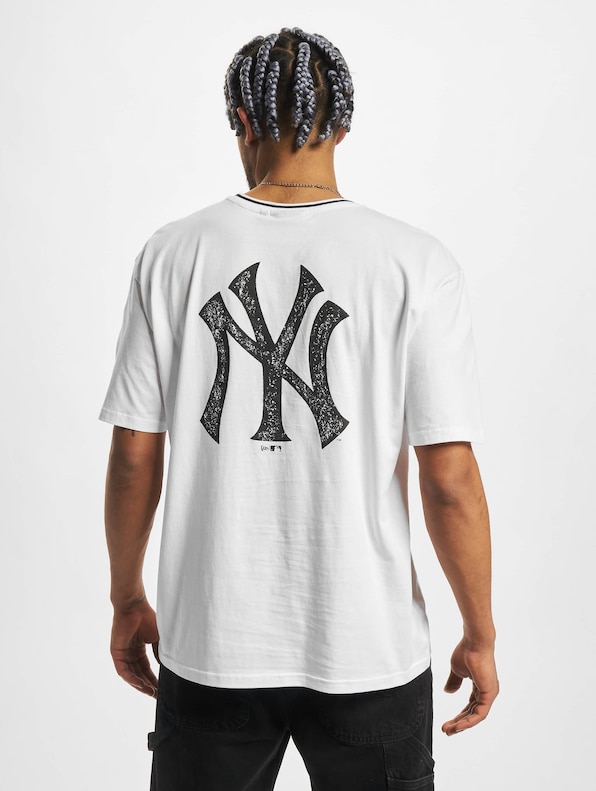 MLB New York Yankees Distressed Graphic Oversized-1