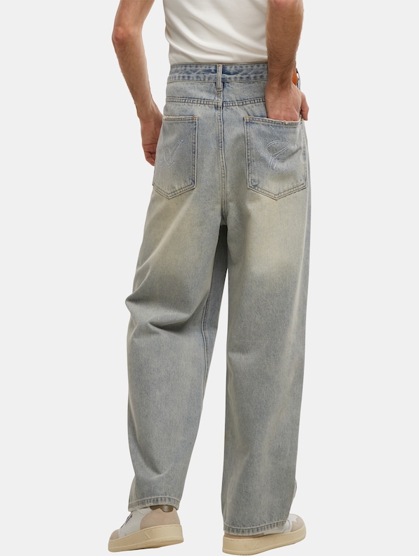 Loose Fit Jeans-1