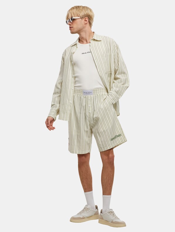 Oversized Striped Short Pants-3