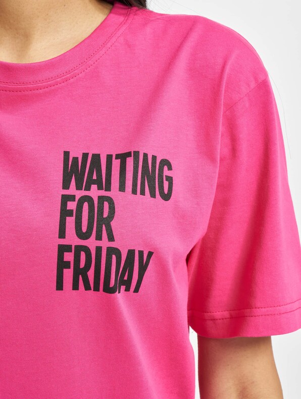 Ladies Waiting For Friday-3