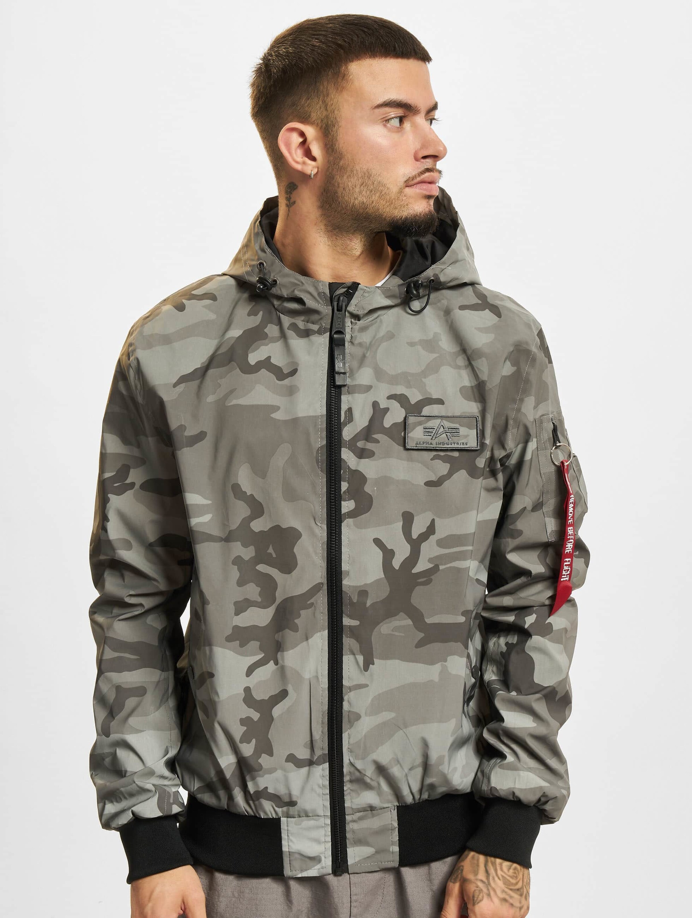 Alpha industries camo hot sale bomber jacket