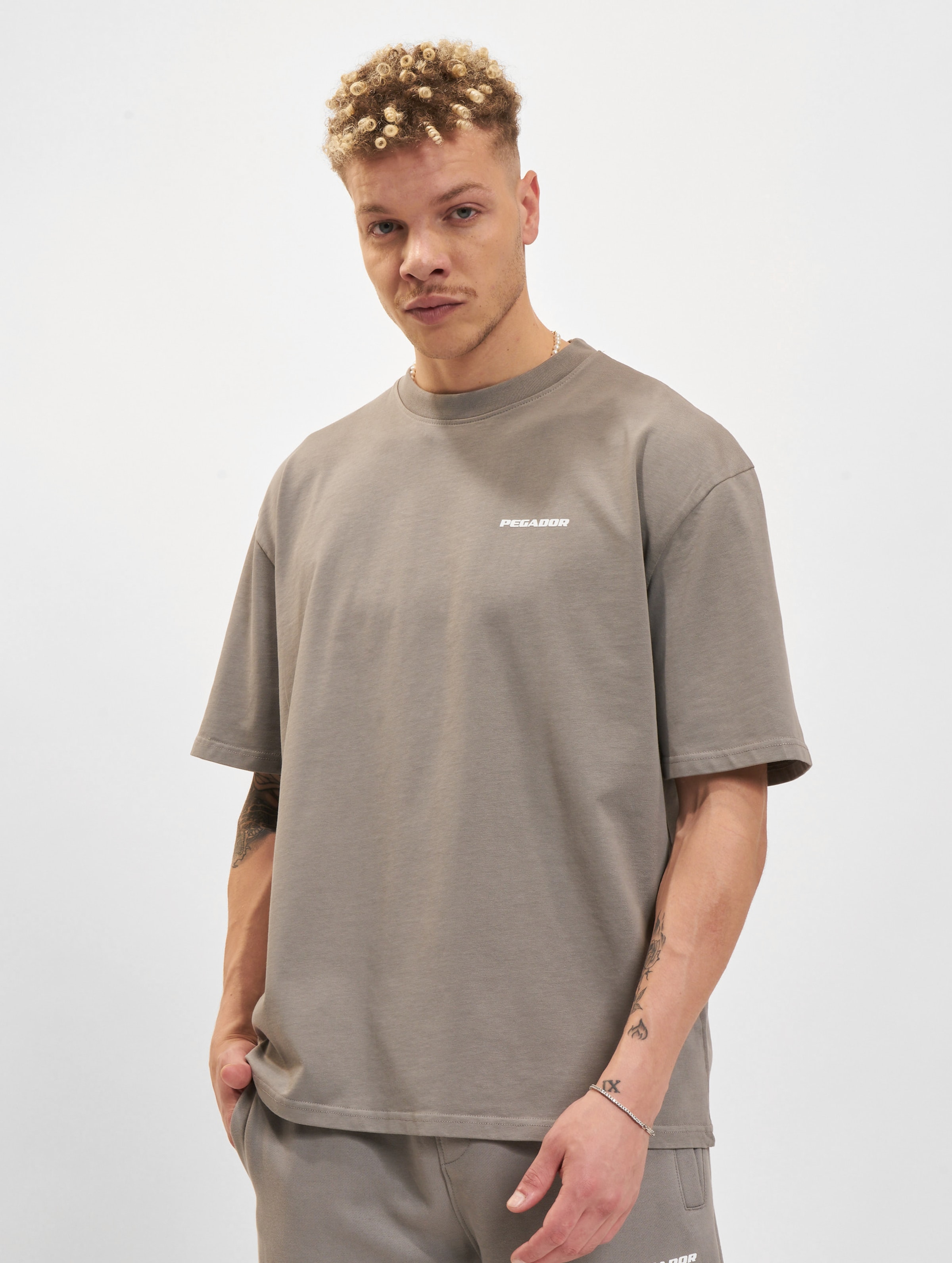 PEGADOR Logo Oversized T-Shirts Mannen op kleur grijs, Maat XL