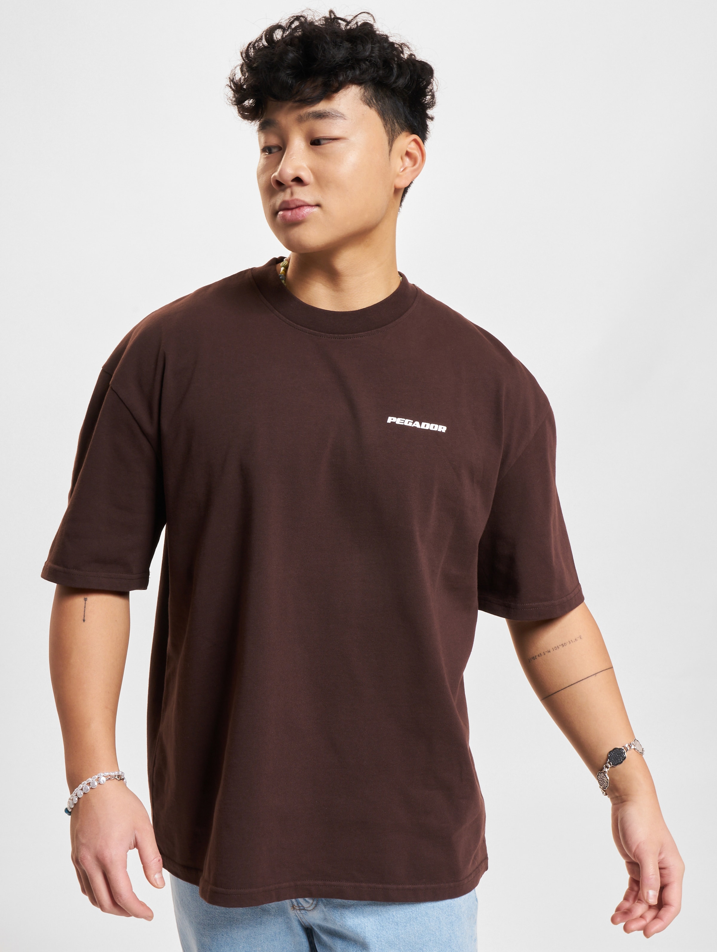 PEGADOR Logo Oversized T-Shirt gum Mannen op kleur bruin, Maat S