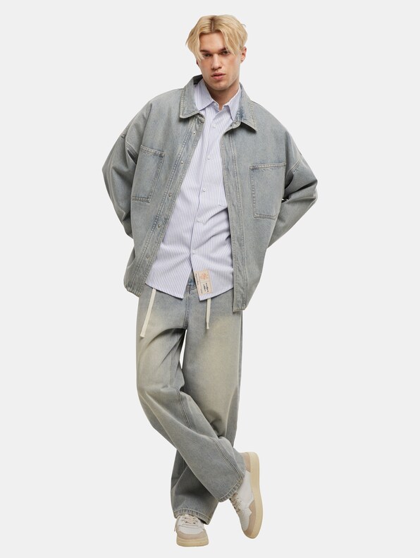 Oversized Jeans Over Shirt-3