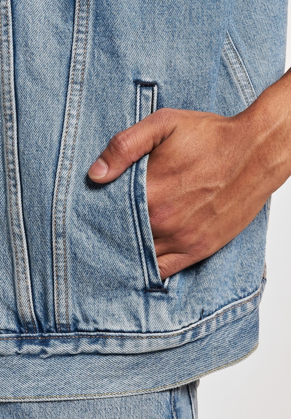 Levi's® Relaxed Trucker Med Indigo Worn In Vest-4