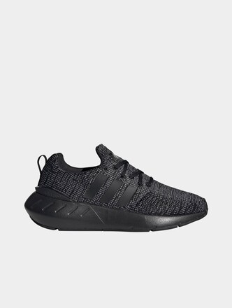 adidas Swift Run 22