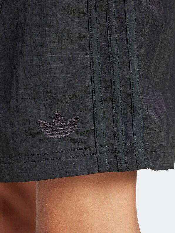 adidas Originals 2000 Shorts-2