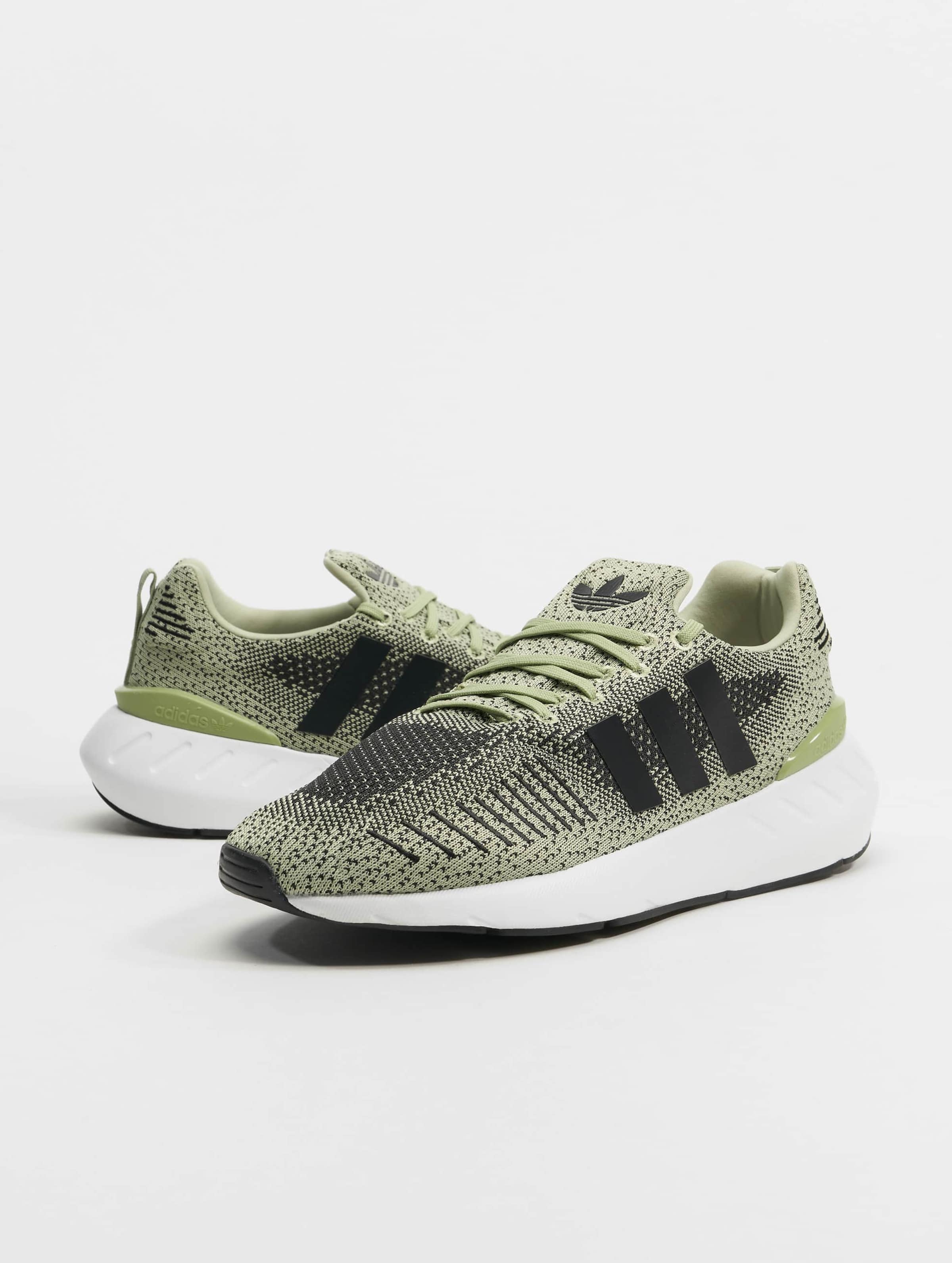 Originals swift run outlet green/black/white