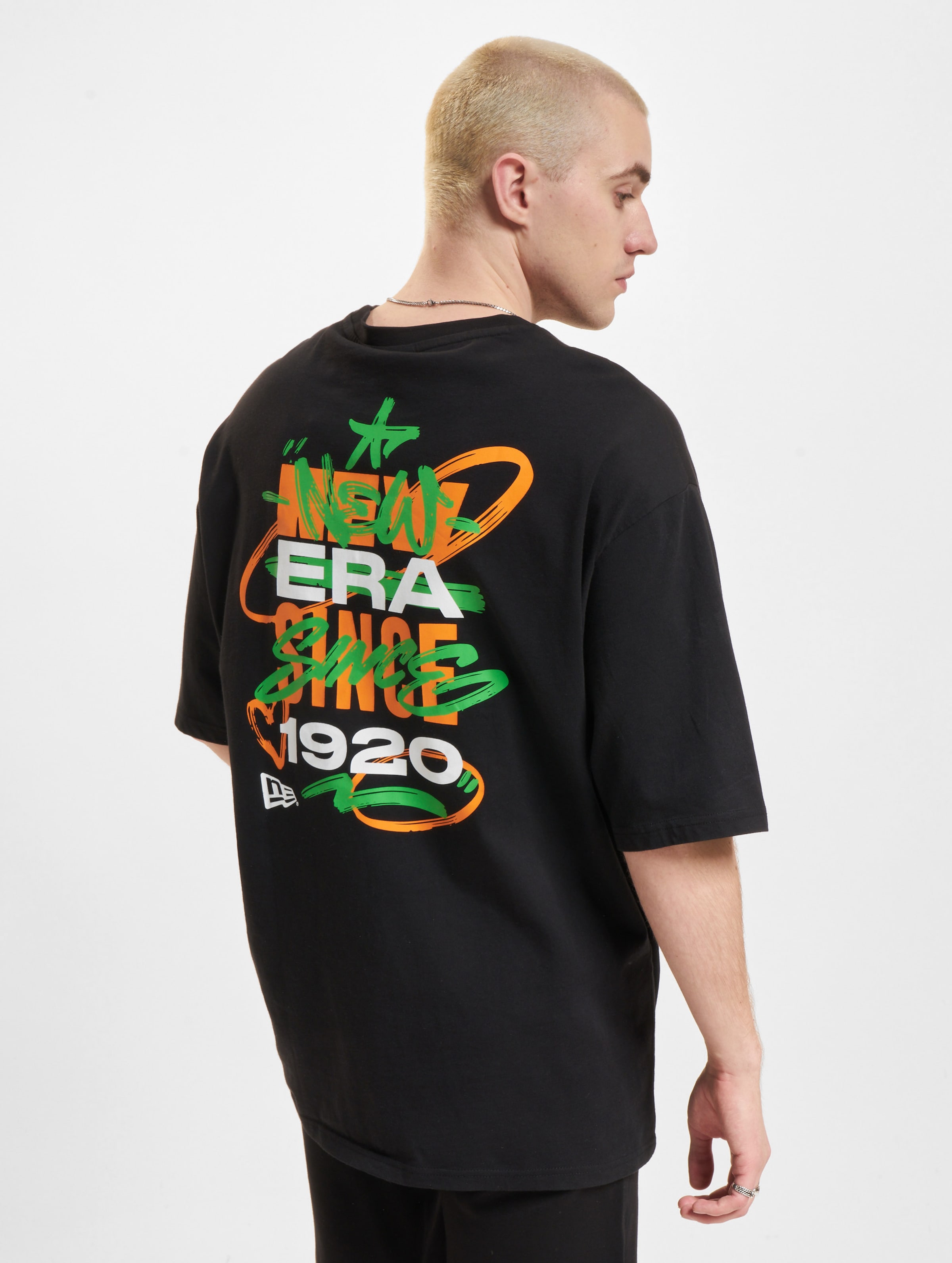 New Era Spray Graphic Oversized T-Shirts Männer,Unisex op kleur zwart, Maat L