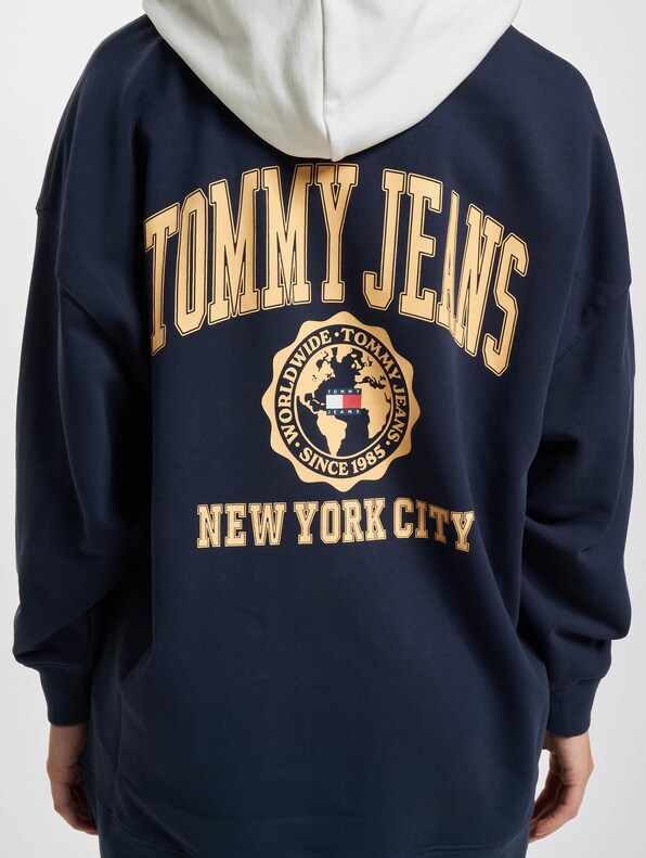 Oversized College Logo-5