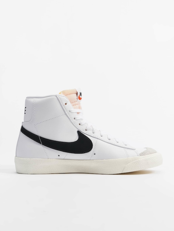 Nike Blazer Mid \'77 Sneakers-3