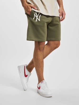 New Era League Essentials New York Yankees Shorts