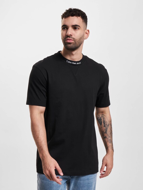 Calvin Klein Jeans T-Shirts for Men - Shop Now at Farfetch Canada