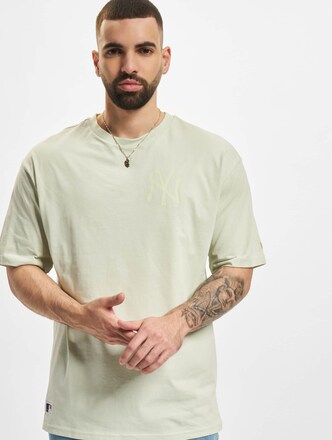 MLB New York Yankees League Essential Oversized