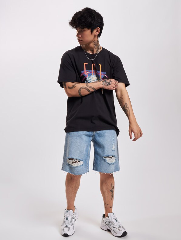 Levi's Graphic Crewneck T-Shirts-3