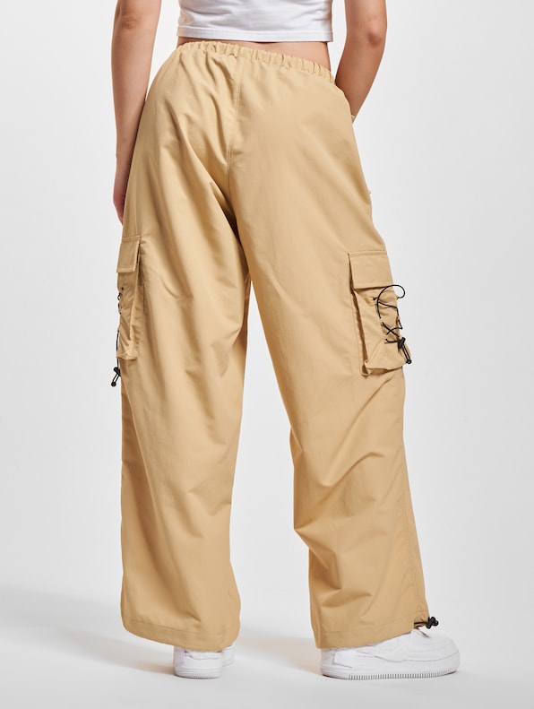 Small Signature Wide Parachute-1