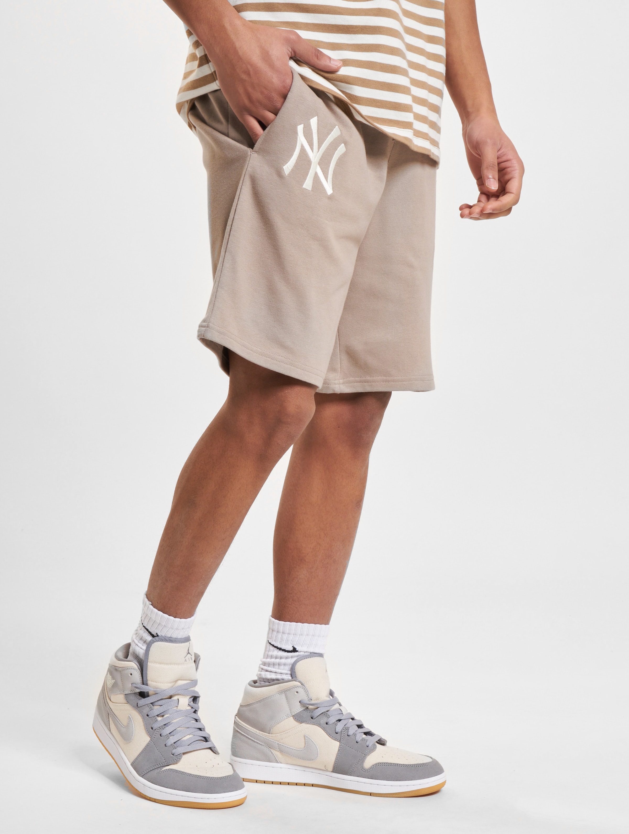 New Era League Essential York Yankees Shorts Mannen op kleur bruin, Maat XL