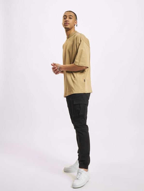 Levi -4
