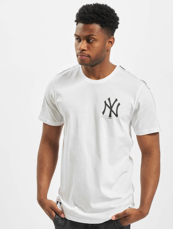 MLB NY Yankees Sleeve Taping-2