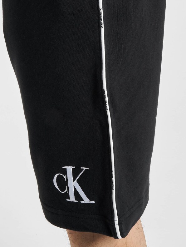 Calvin Klein Jeans Regular Fit Piping Shorts-3