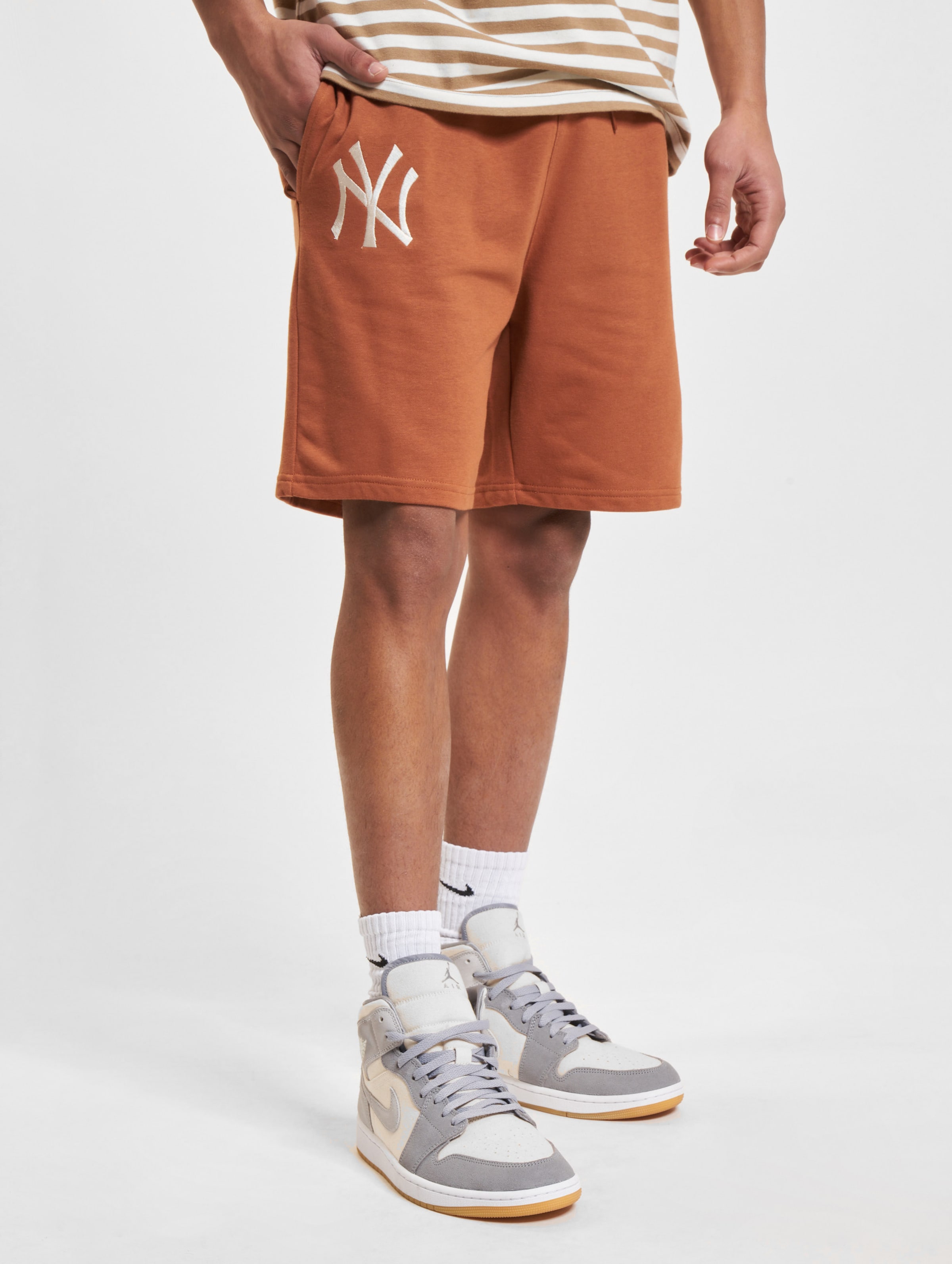 New Era League Essential York Yankees Shorts Mannen op kleur bruin, Maat S