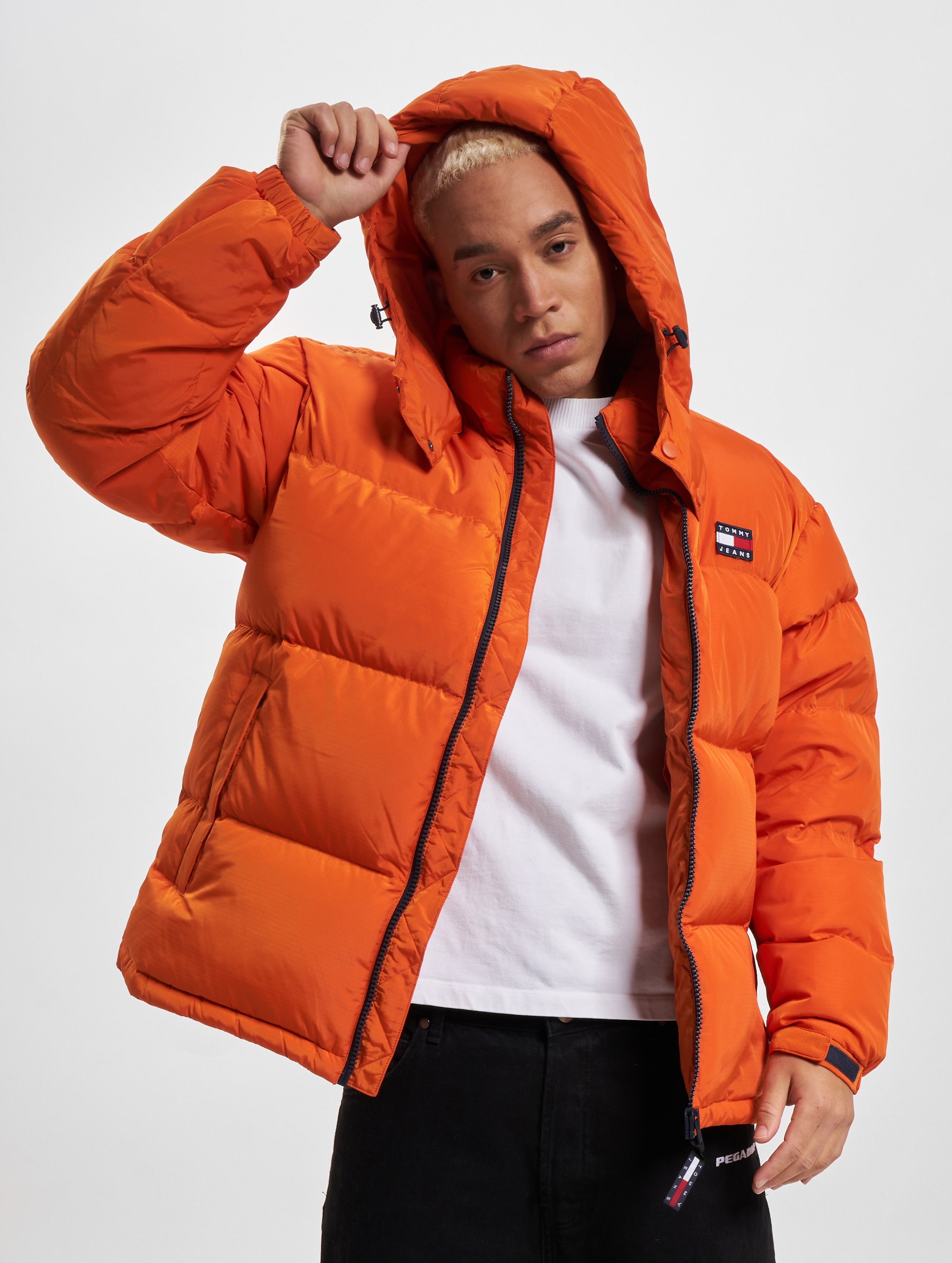 Tommy Jeans Alaska Puffer Jackets Mannen op kleur oranje, Maat L