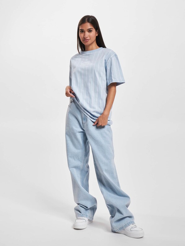 KW233-017-2 KK Small Signature Pinstripe Os Tee-4