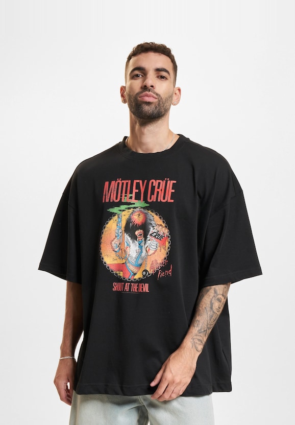 Motley Crue - Allister Fiend SATD Tour Huge-4