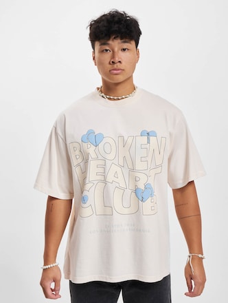 2Y Studios Broken Heart Club Oversize  T-Shirt