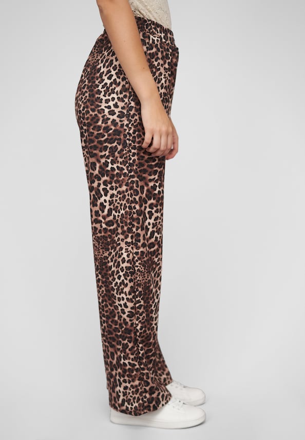 Pants with wide legs-3