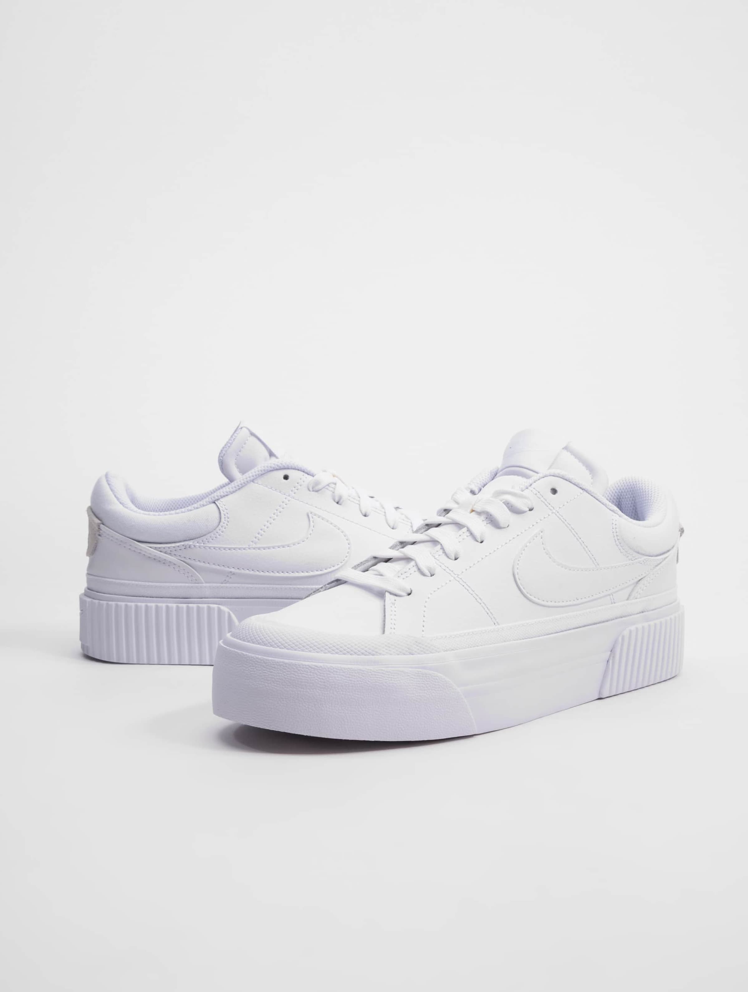 Nike air force 1 platform height hotsell