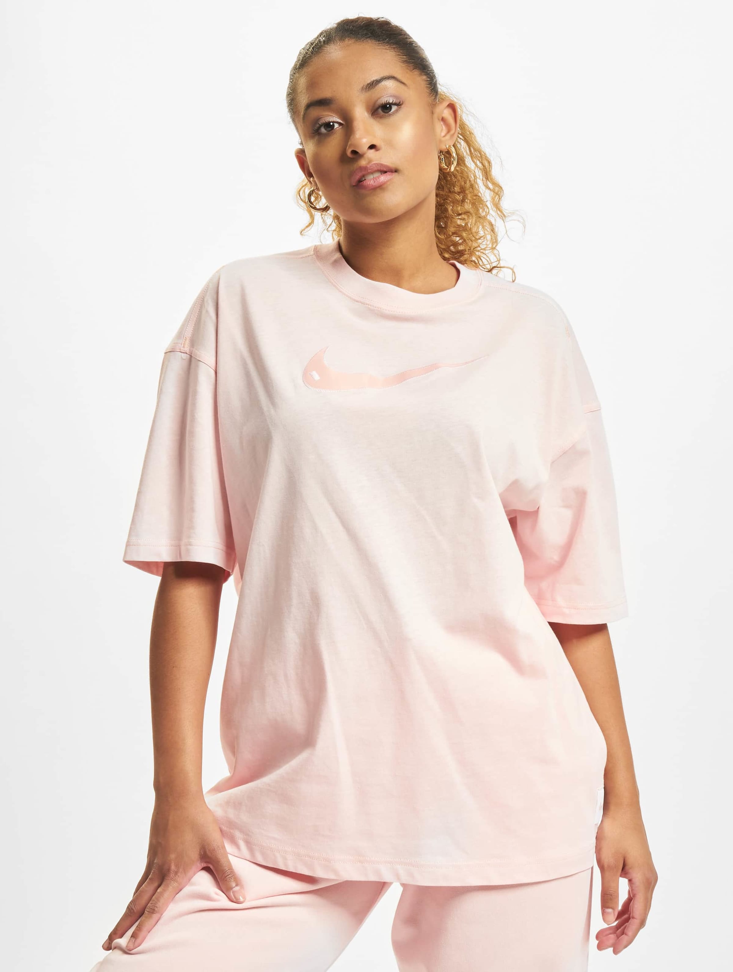 Nike swoosh 2 2024 logo t shirt pink