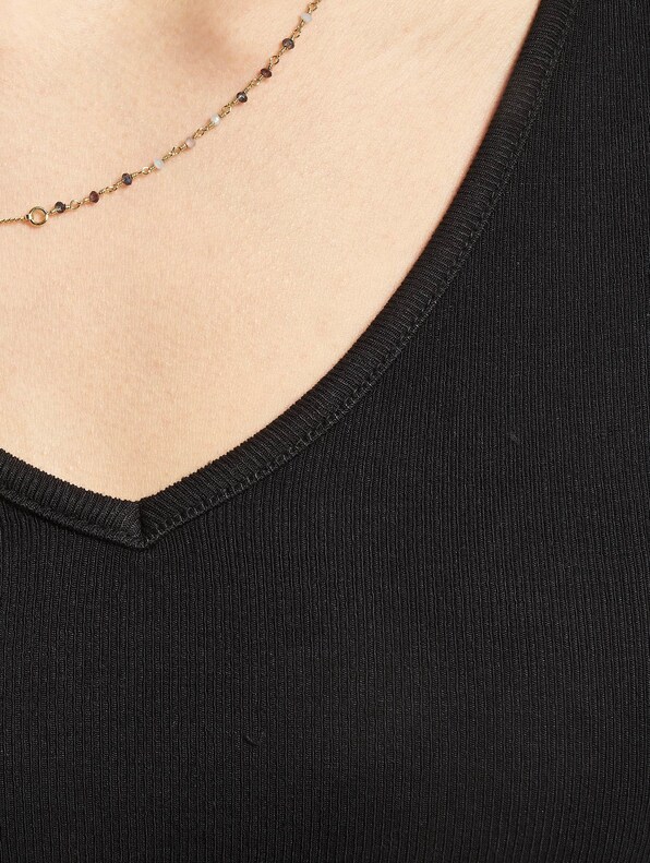 Kika V-Neck-3