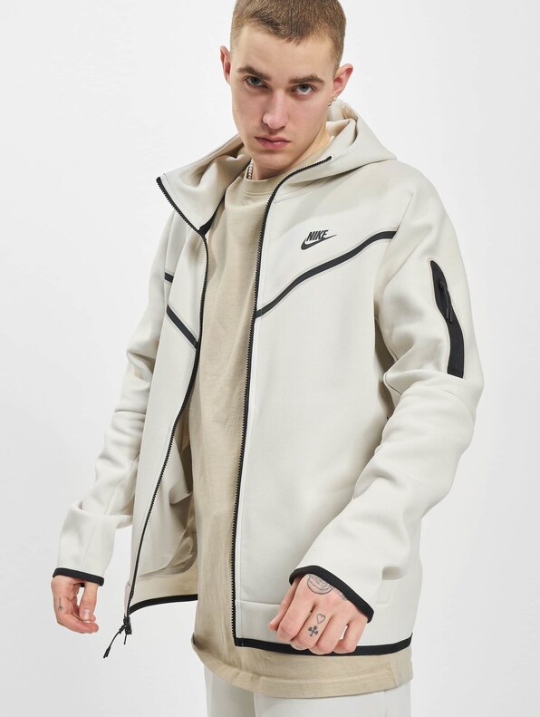 Conjunto Nike Sportswear Tech Fleece Branco