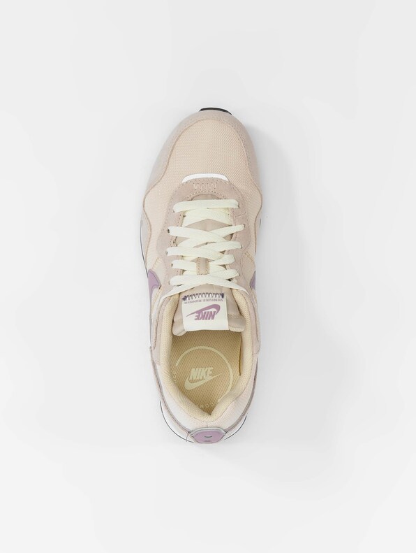 Nike Venture Runner Sneakers Sanddrift/Amethyst Wave/Fossil-4