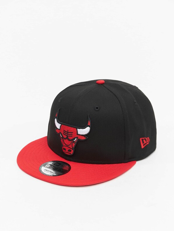 New Era Chicago Bulls Black 9FIFTY Mens Snapback Hat