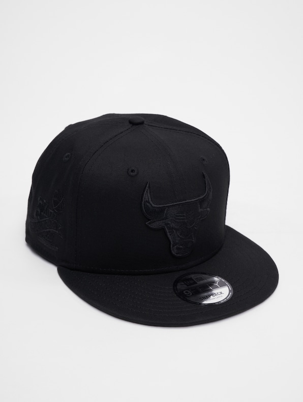 Monochrome 9Fifty Chicago Bulls-1