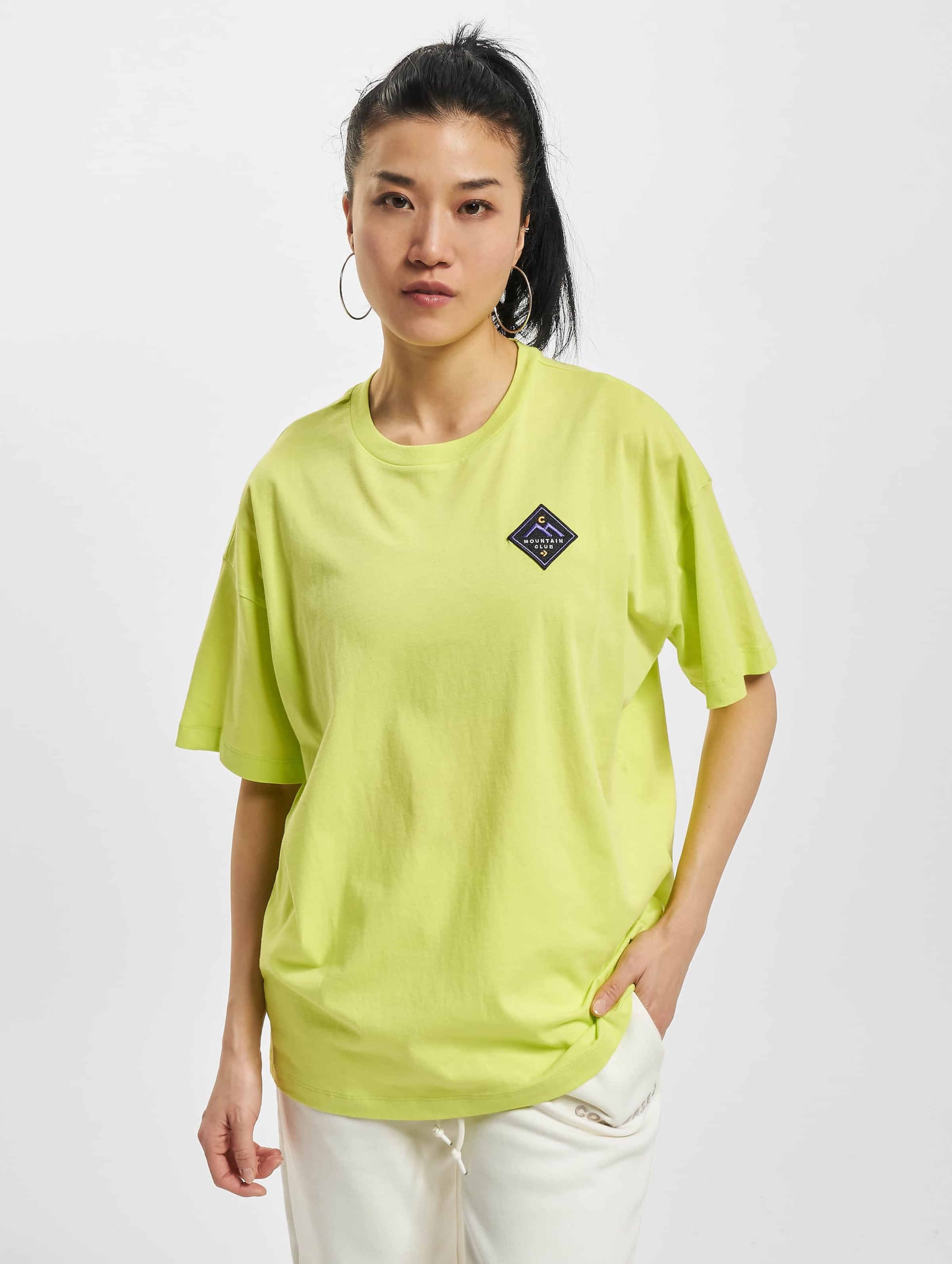 Converse Mountain Club Patch T-Shirt Vrouwen op kleur geel, Maat L