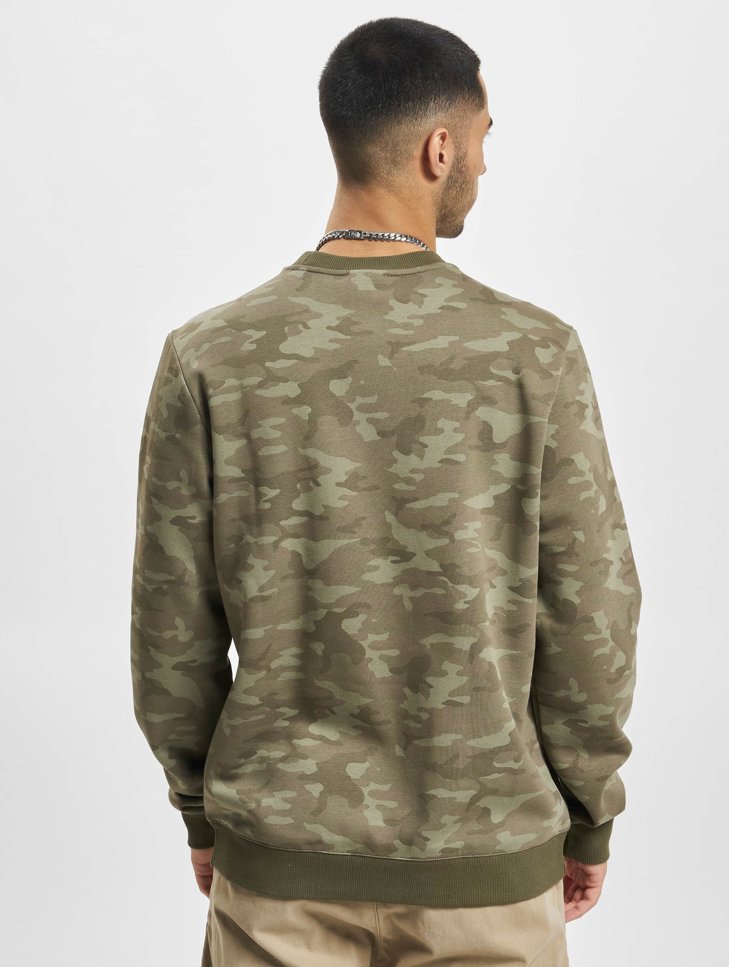 Nike camo crewneck discount sweatshirt